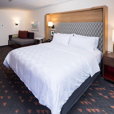 Holiday Inn & Suites Detroit - Troy By Ihg Exterior photo