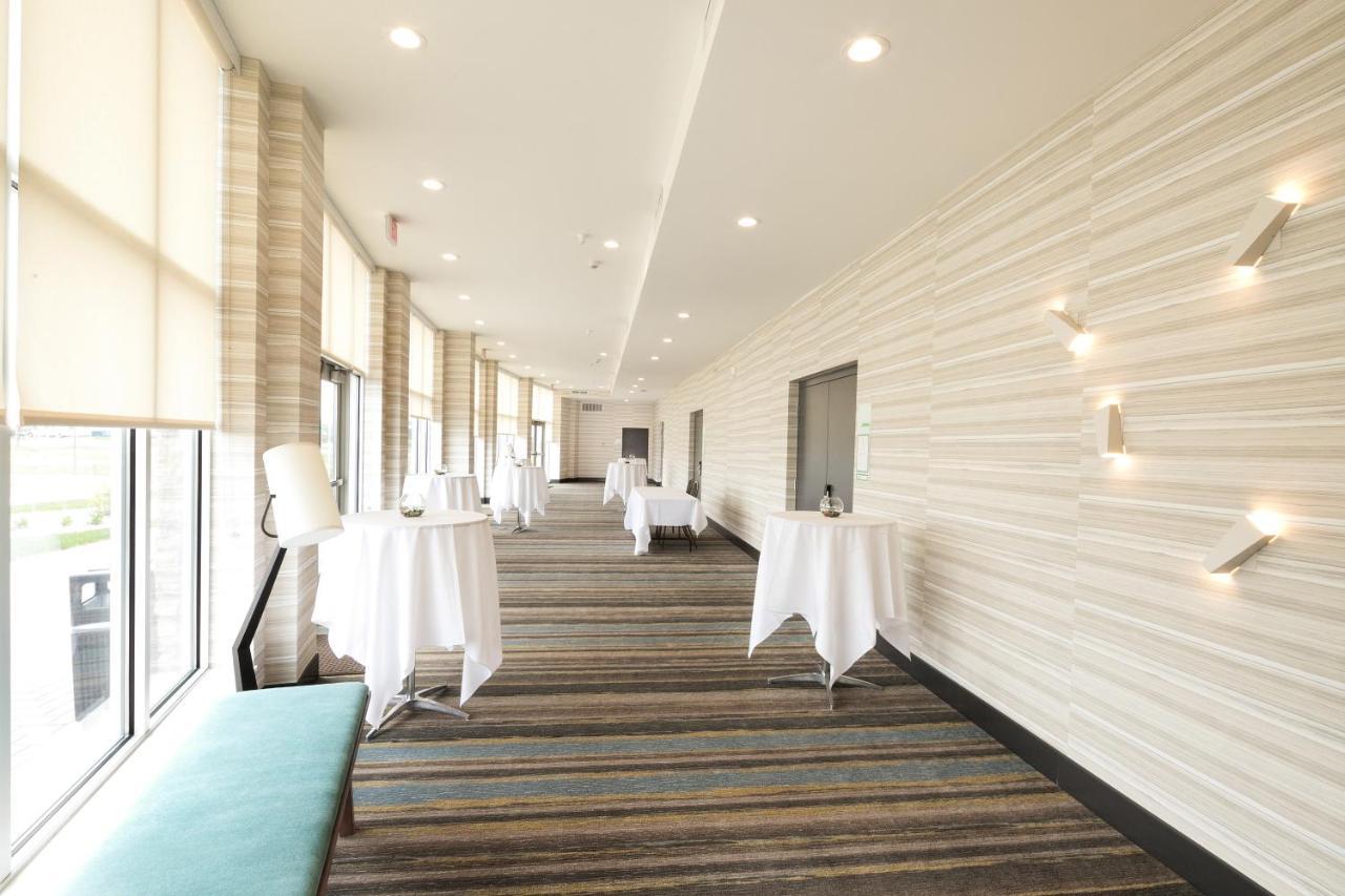 Holiday Inn & Suites Detroit - Troy By Ihg Exterior photo