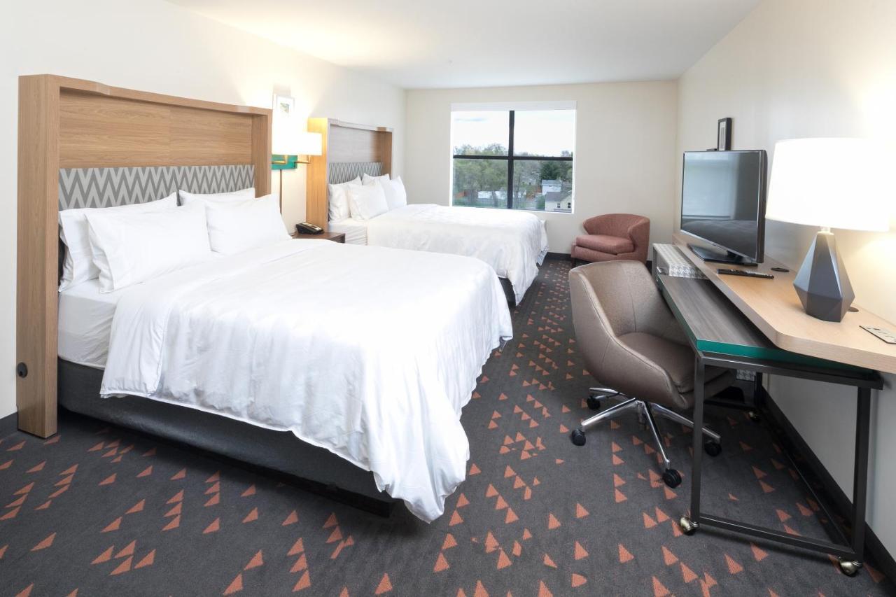 Holiday Inn & Suites Detroit - Troy By Ihg Exterior photo