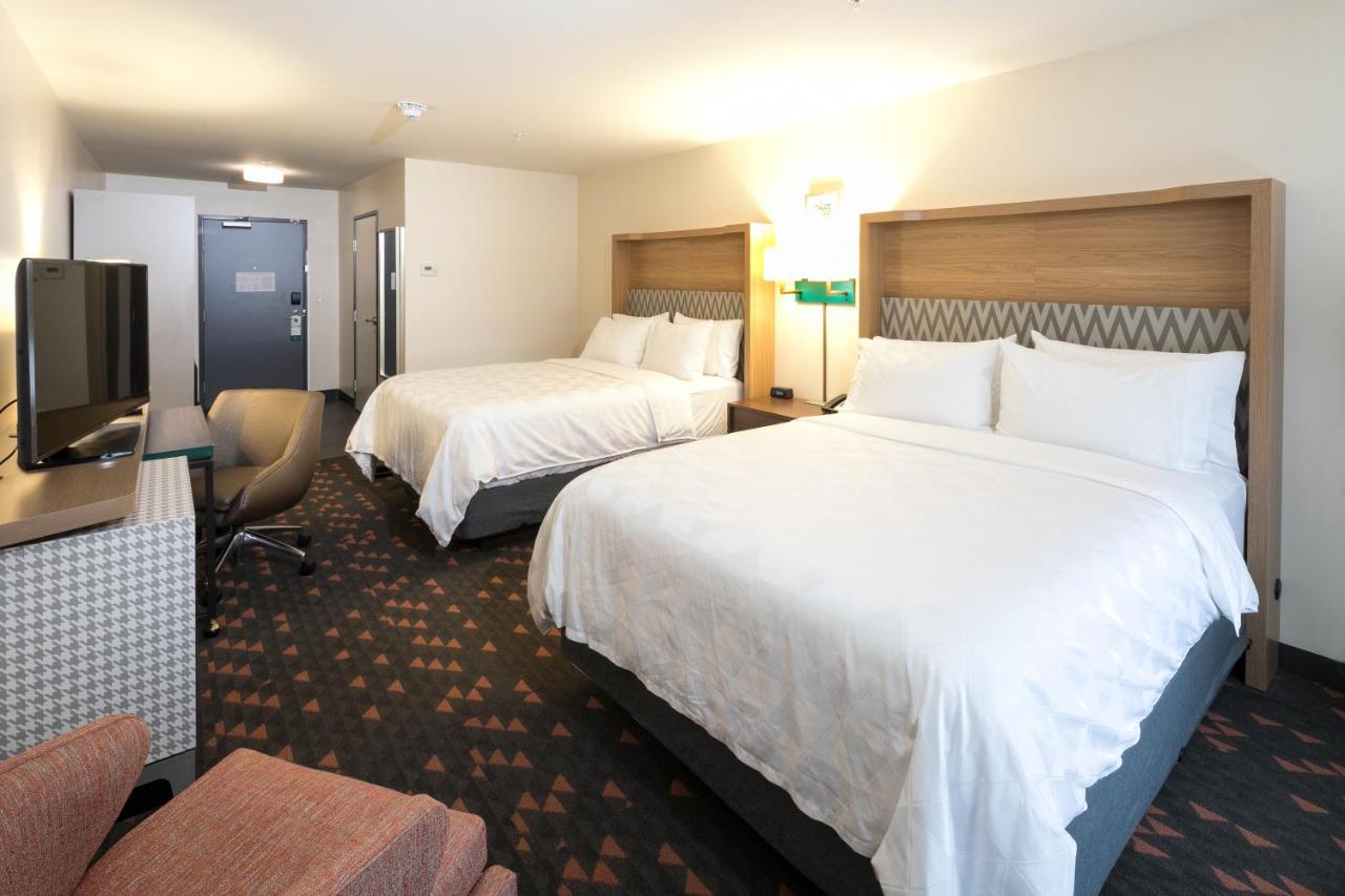 Holiday Inn & Suites Detroit - Troy By Ihg Exterior photo