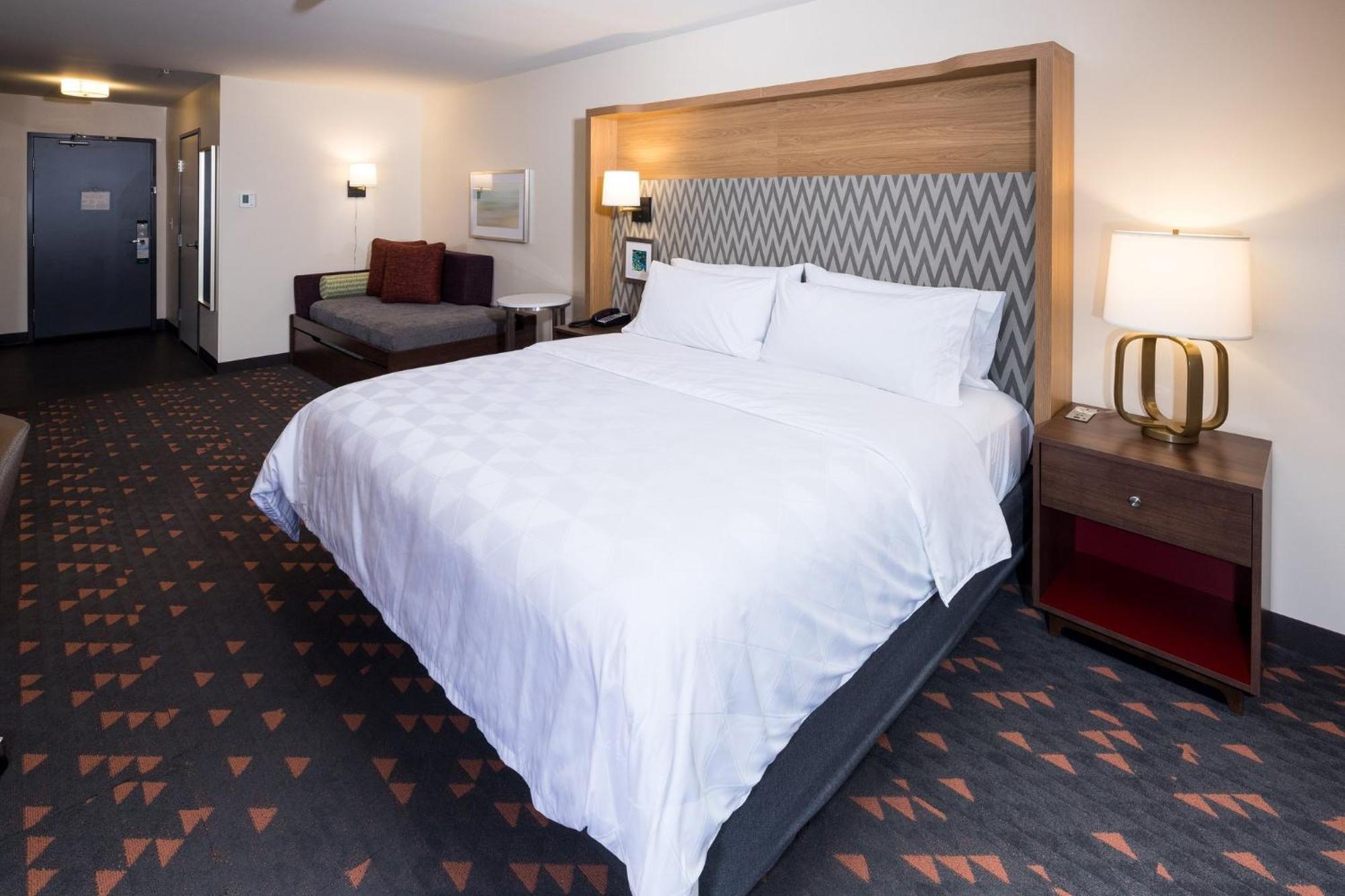 Holiday Inn & Suites Detroit - Troy By Ihg Exterior photo