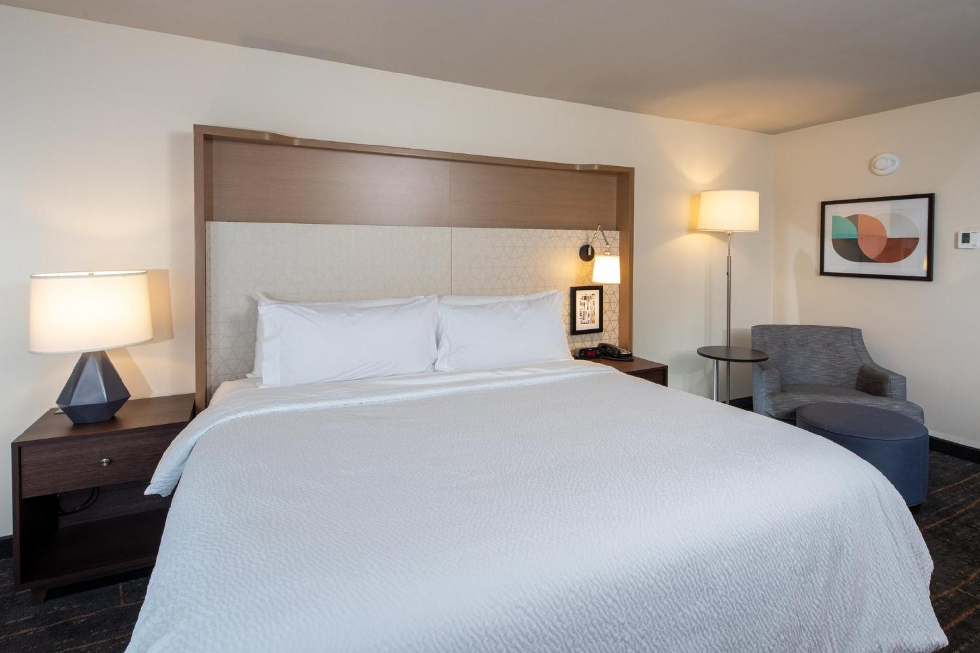 Holiday Inn & Suites Detroit - Troy By Ihg Exterior photo